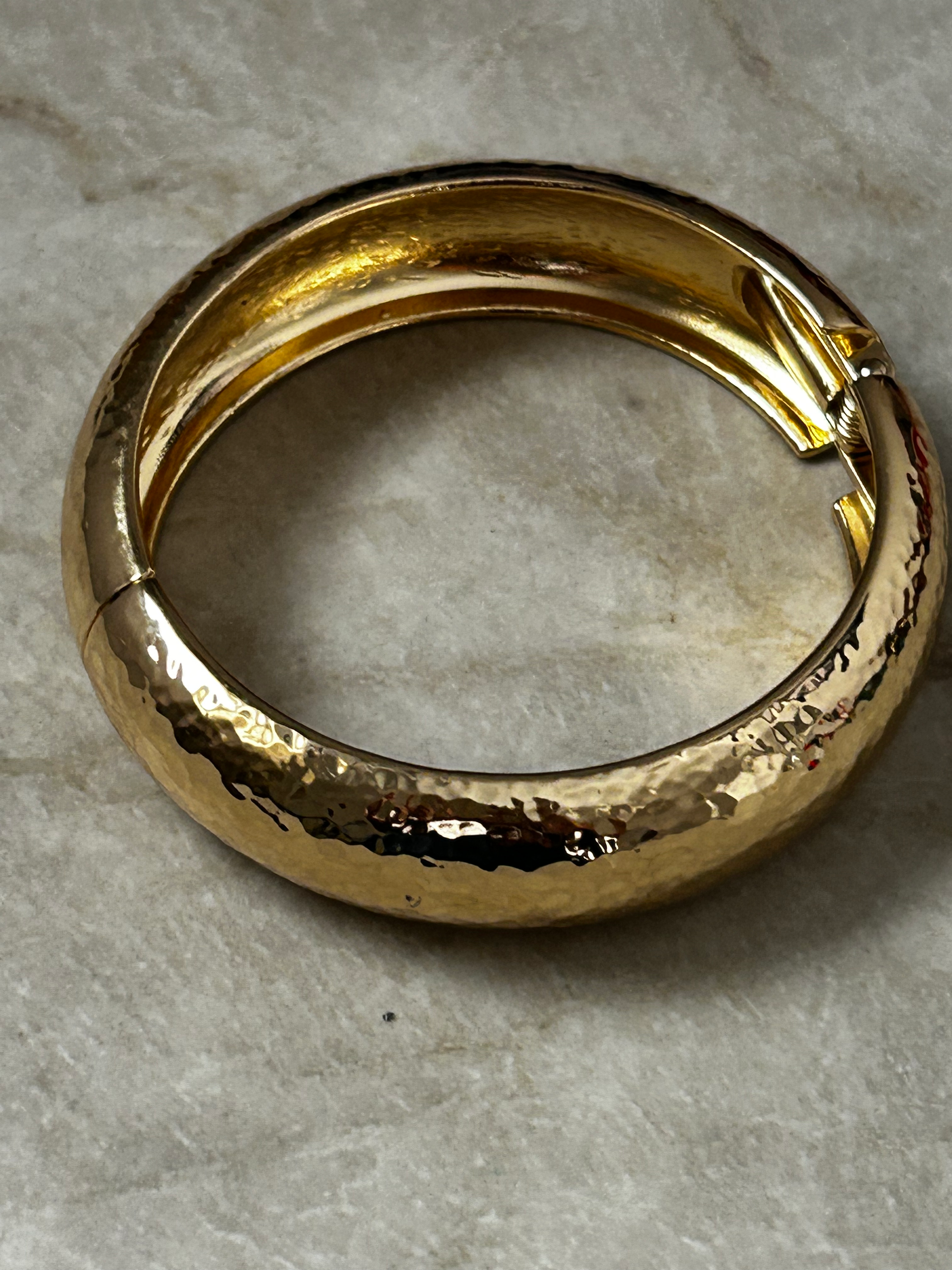 צמיד קשיח מרוקע מוזהב 