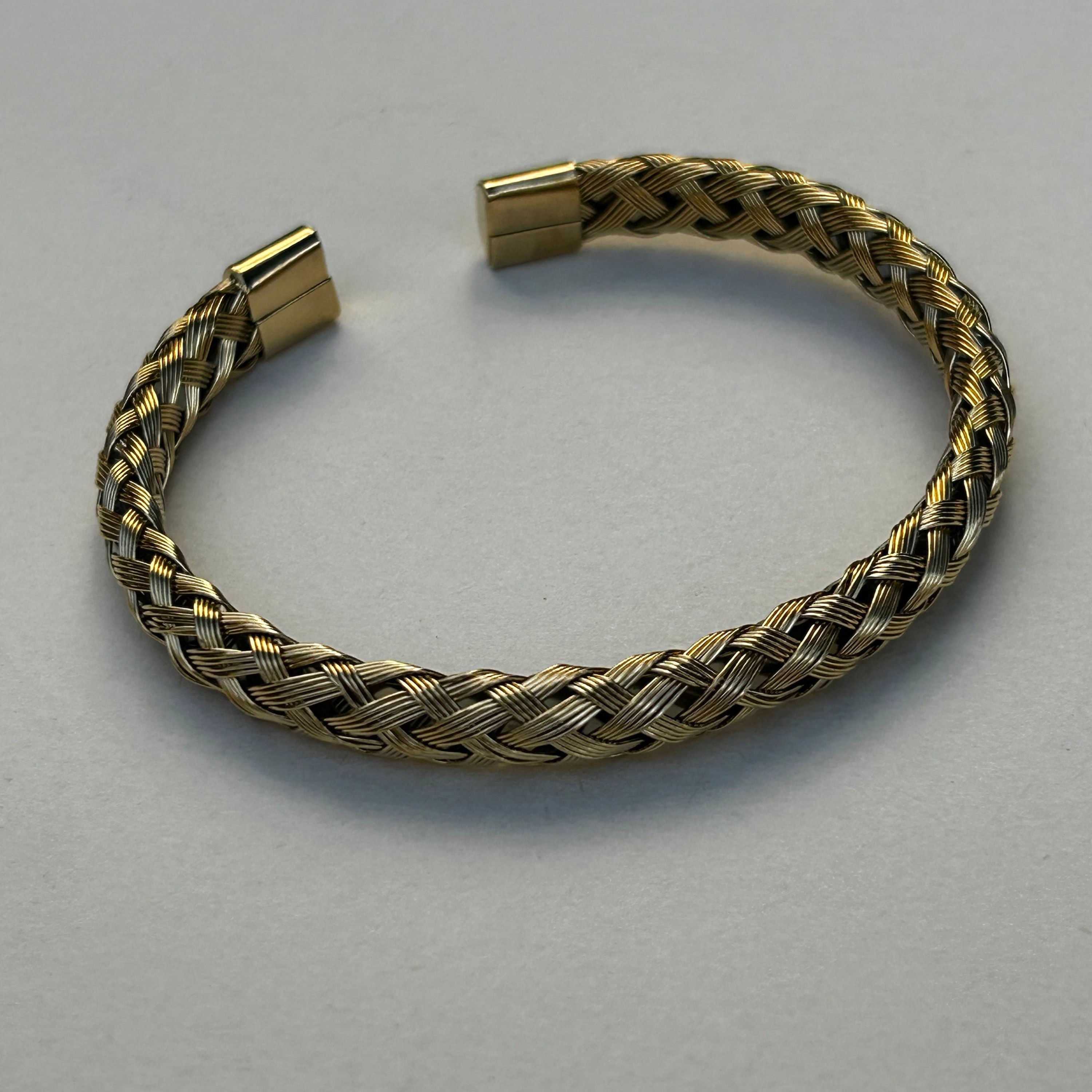 צמיד קשיח קלוע ס.סטיל