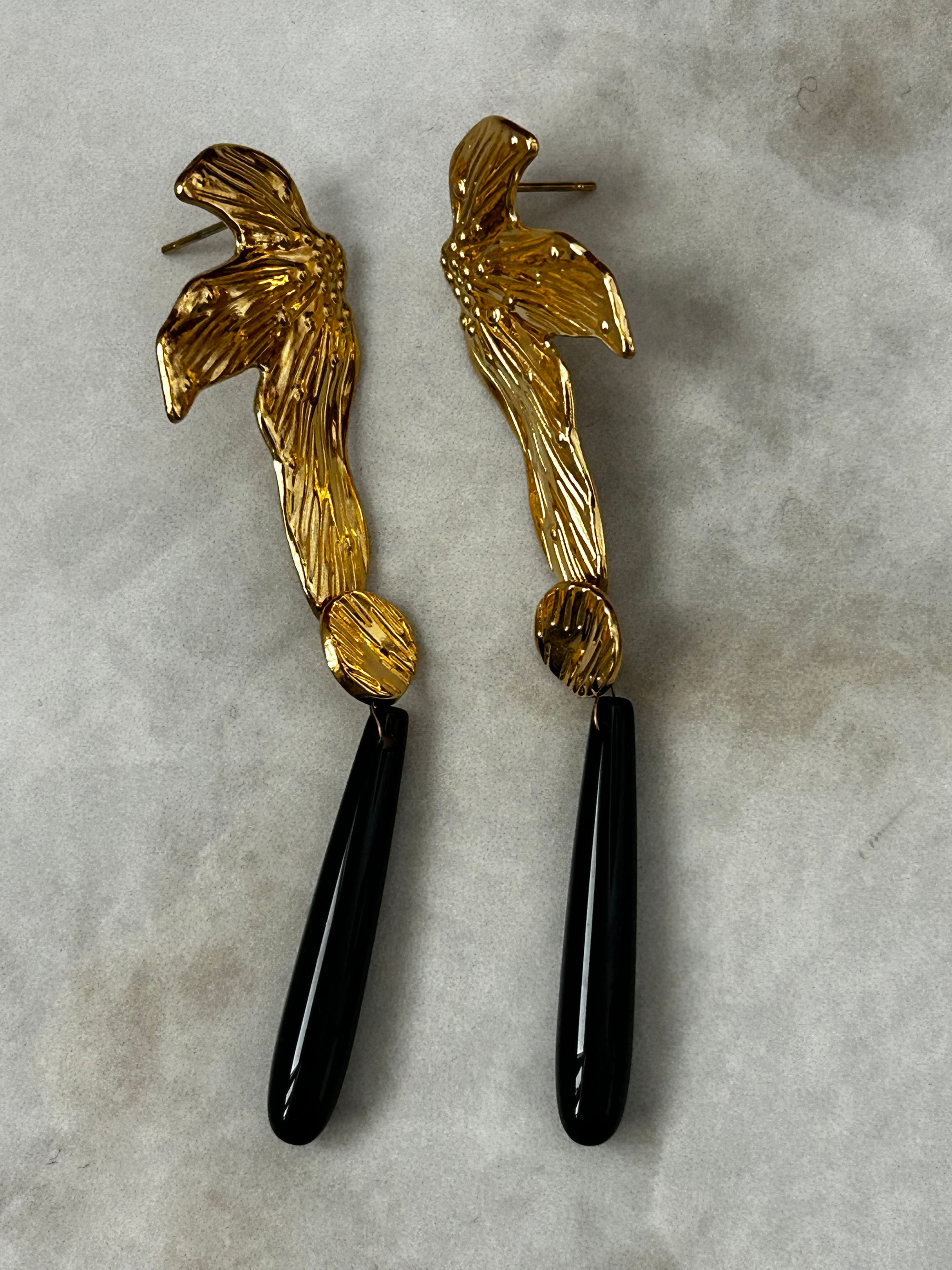 עגילי פרח טיפה ארוכה שחורה ס.סטיל 