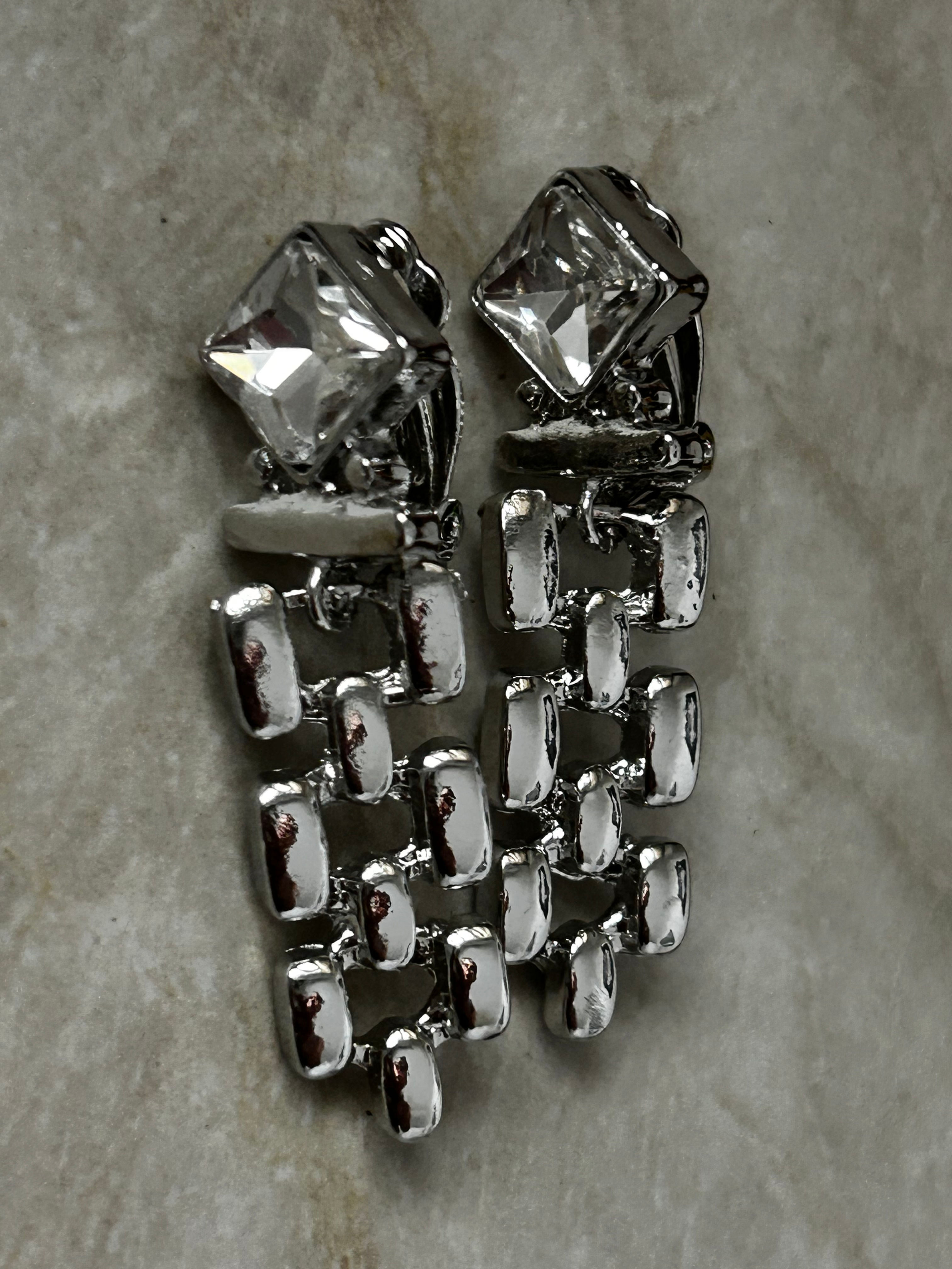 עגילי קליפס מוכספים מעוין וחוליות