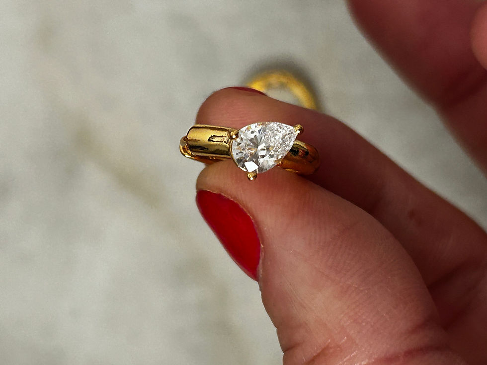 תמונה ממוזערת: עגילי חישוק טיפה נטויה ציפוי זהב