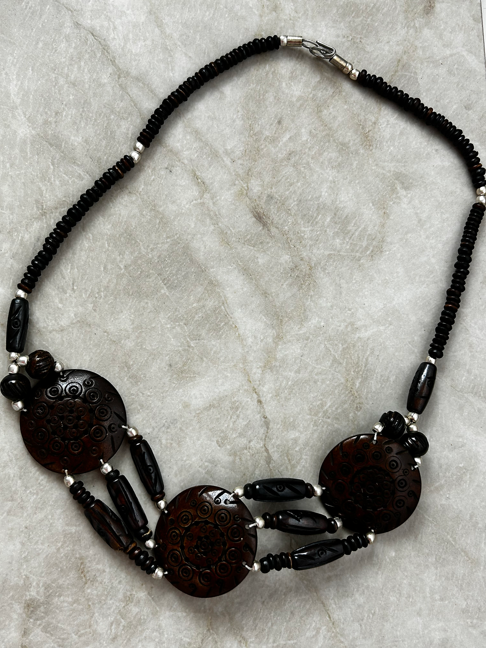 שרשרת קרן מעוטרת כהה וינטג׳