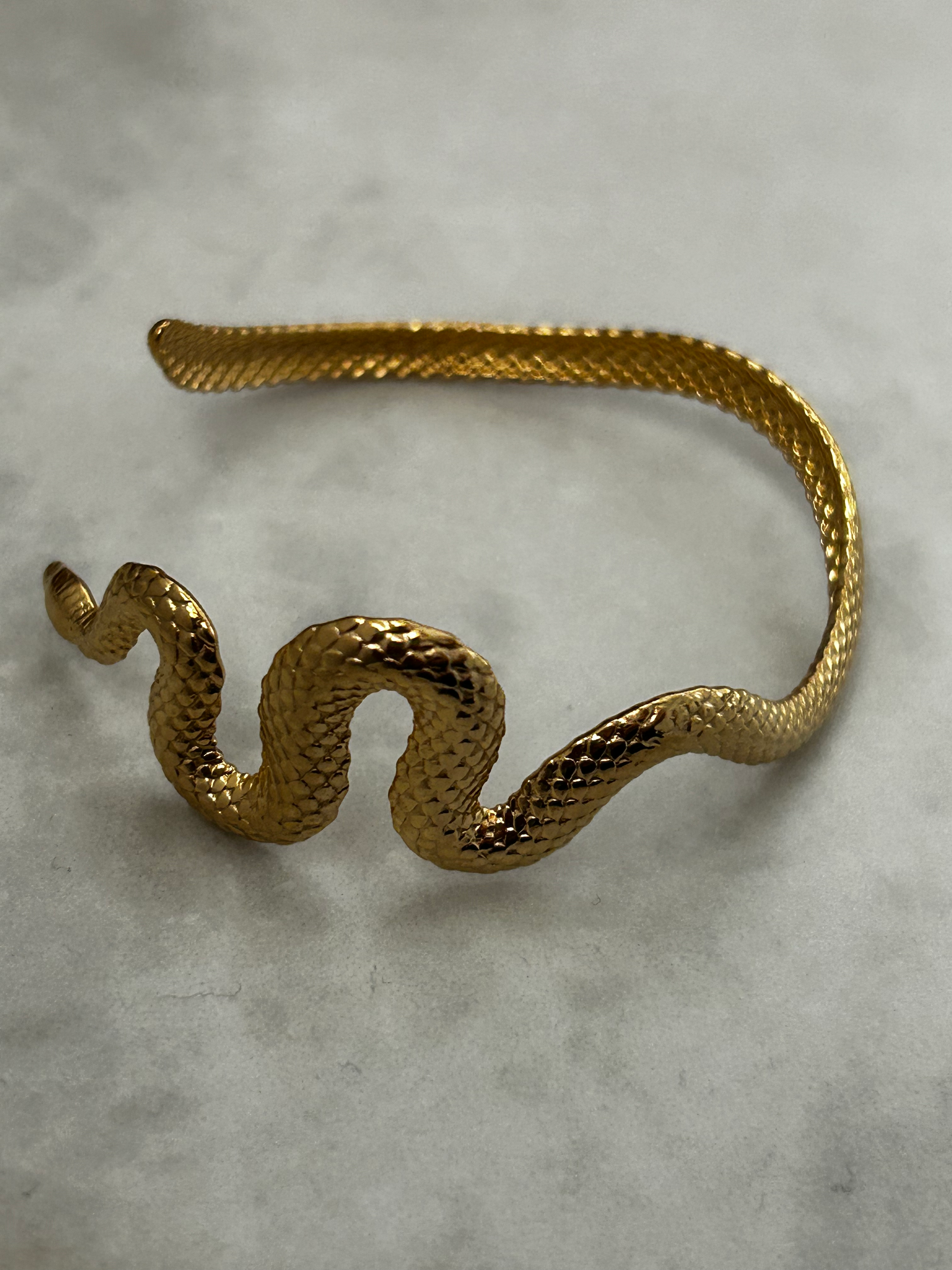צמיד נחש סליל גמיש ציפוי זהב 18k