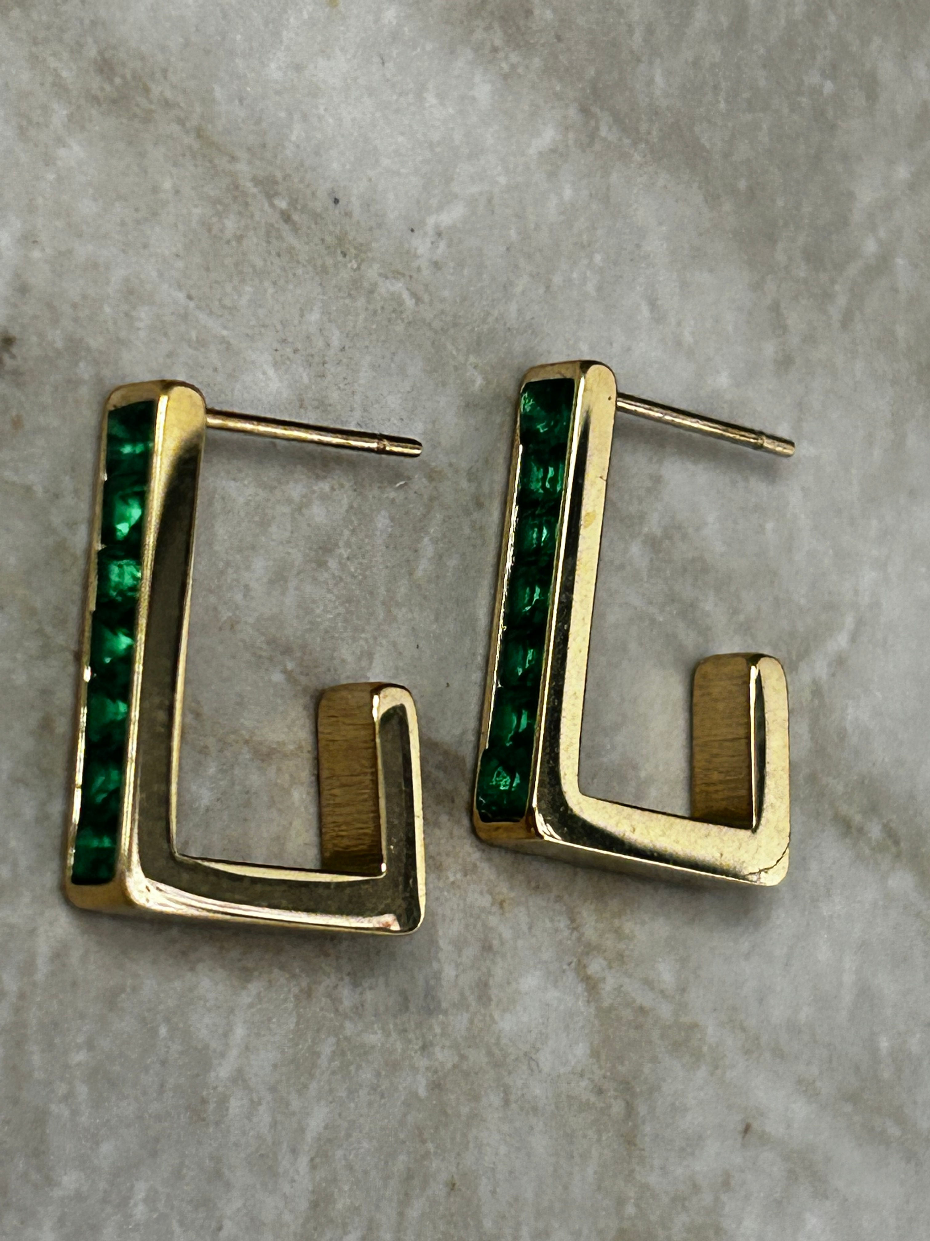 עגילי חצי חישוק מרובע ירוק ס.סטיל 