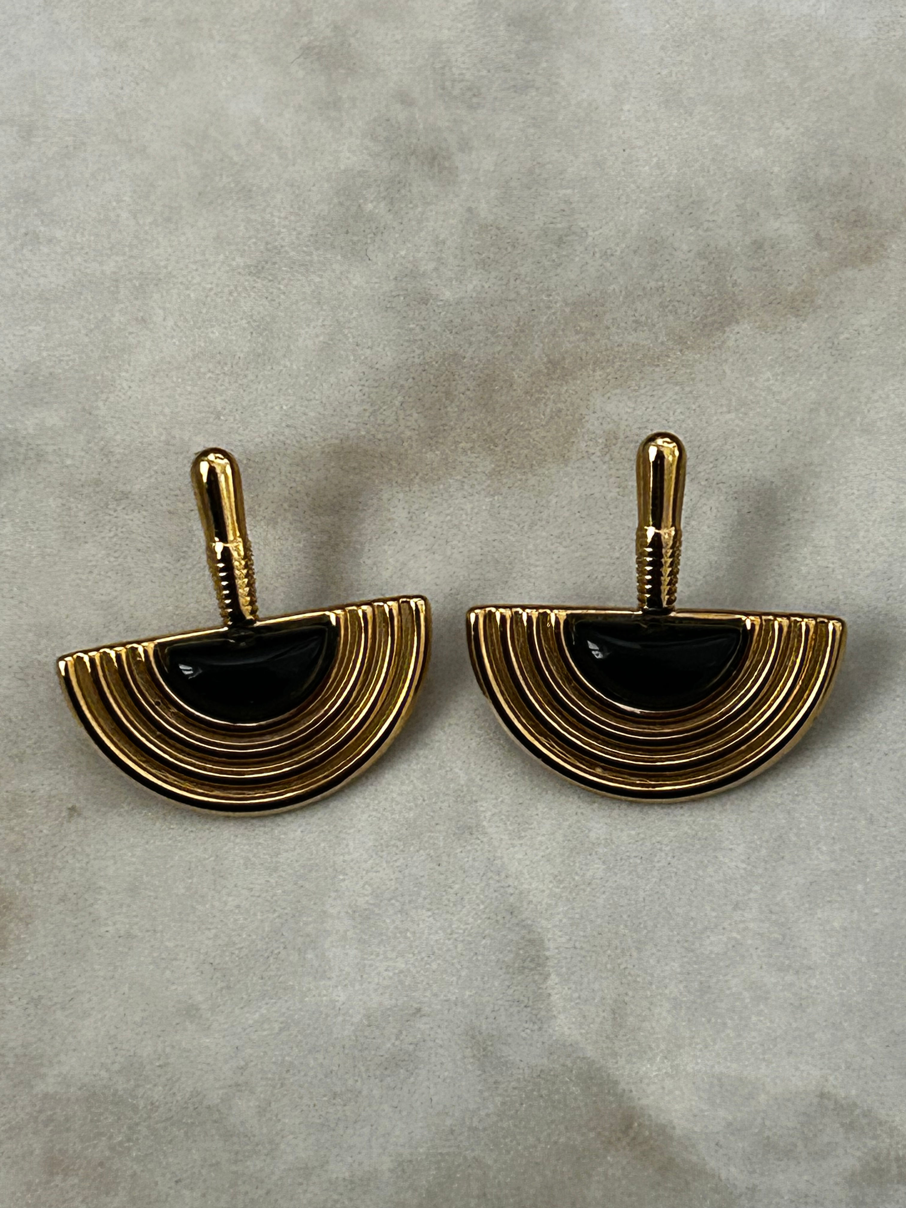 עגילי מניפה שחור מוזהב ס.סטיל