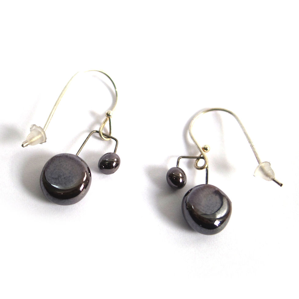 サムネイル： 陶器スタッドピアス【Costellazioni3-ダークブラウン】Lidia Marti