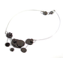 Lidia Marti(リディア・マルティ)の陶器ネックレス「Tridimensionale」