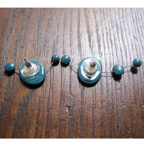 サムネイル： 陶器スタッドピアス【Costellazioni1-ダークグリーン】Lidia Marti