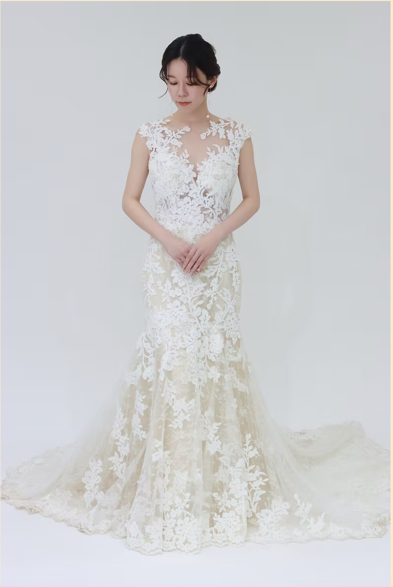 Dress Line :ソフトマーメイドライン
Color:ホワイト
Size: 5〜9号
Cup Size:A-ECup