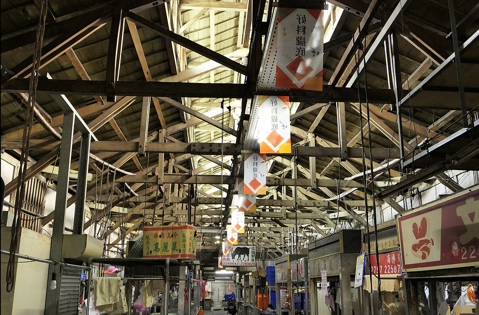 嘉義東市場東側還保留的木構造屋頂。 圖片來源:維基百科