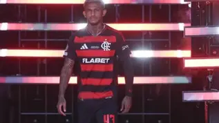 Efeito pós-Mundial: TV da Itália aponta avanço da Roma por Wesley, do Flamengo