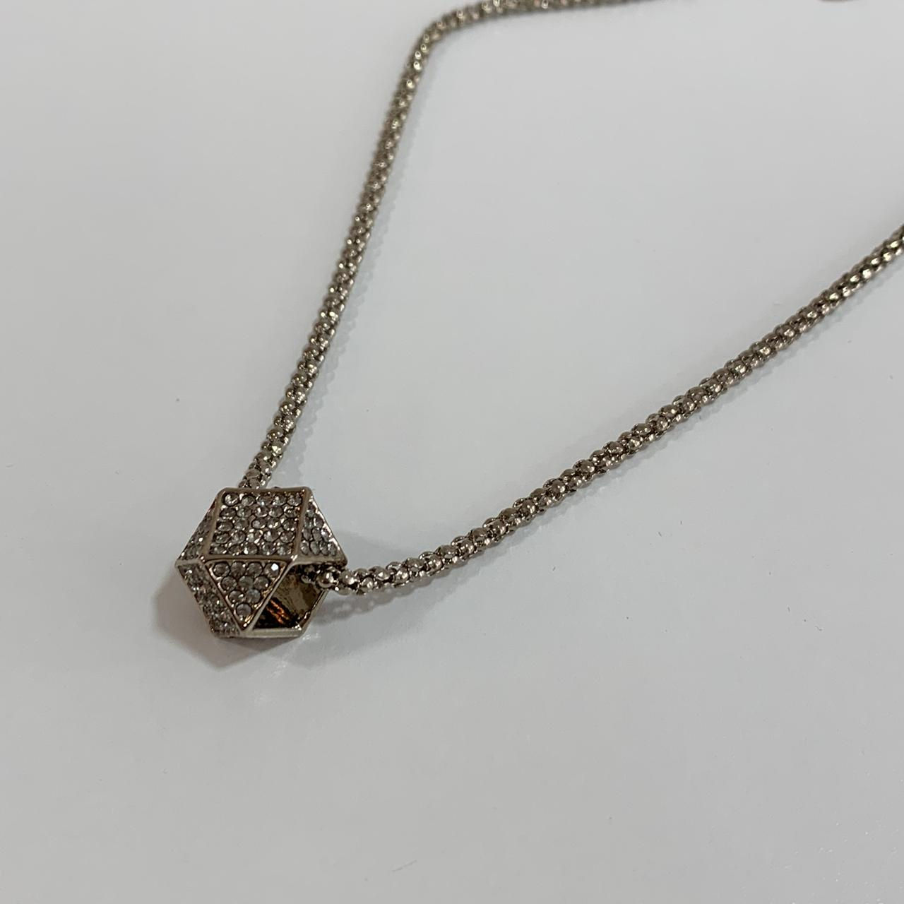 COLLAR DE ACERO INOXIDABLE HEXAGONO CON CRISTALES