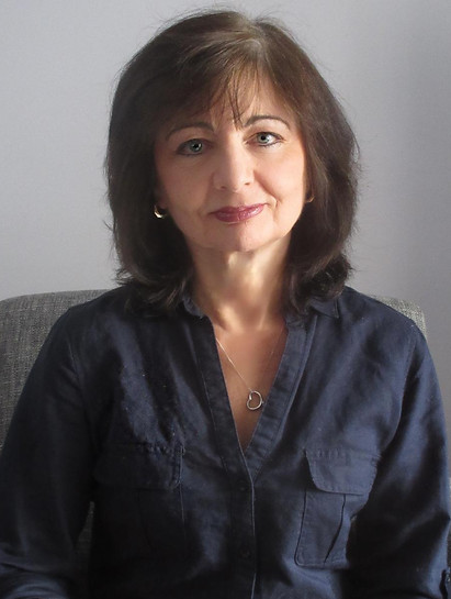 Lynne Shelby Author Photo - Copy.jpg