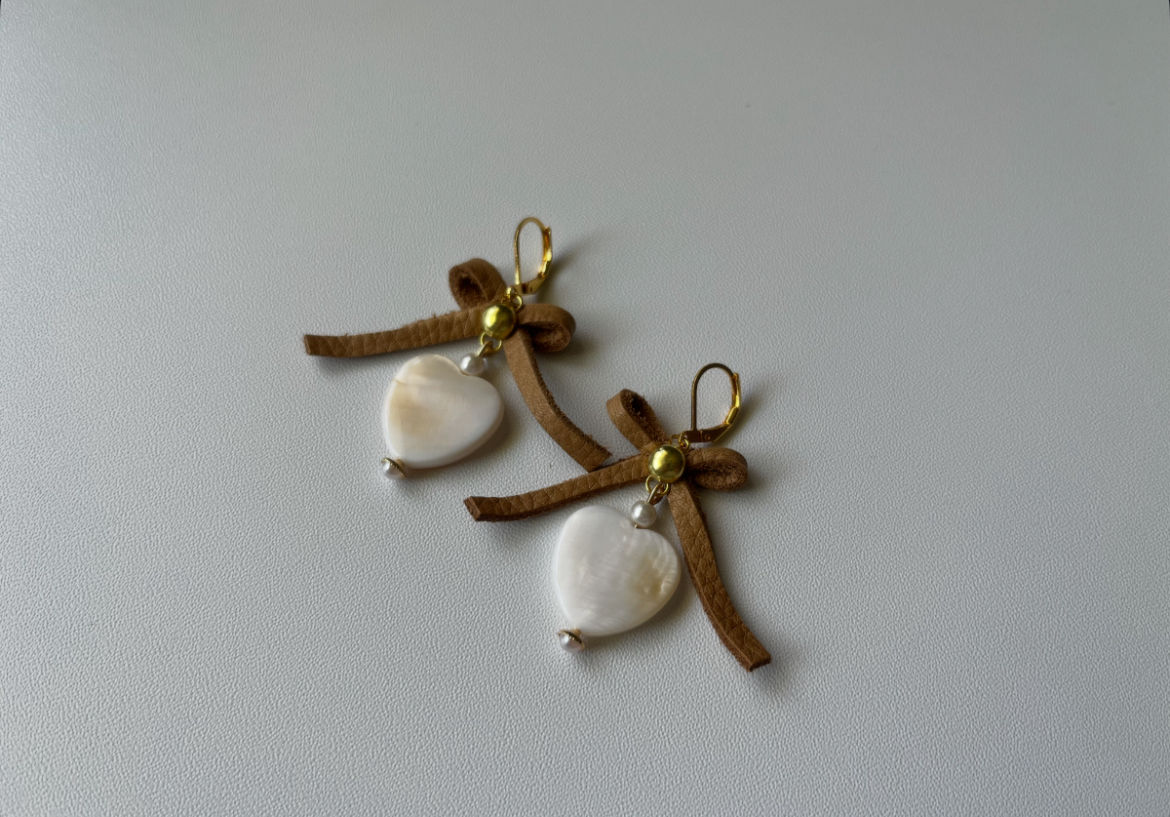brown leather bow earrings 