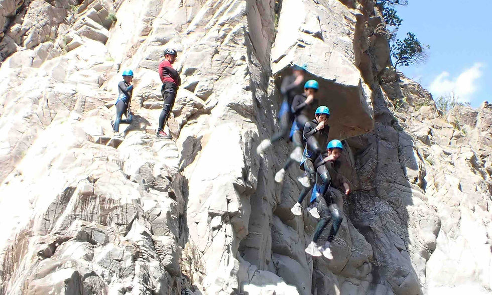 canyoning-cevennes-saut-riviere-sentiers-vagabonds.jpg