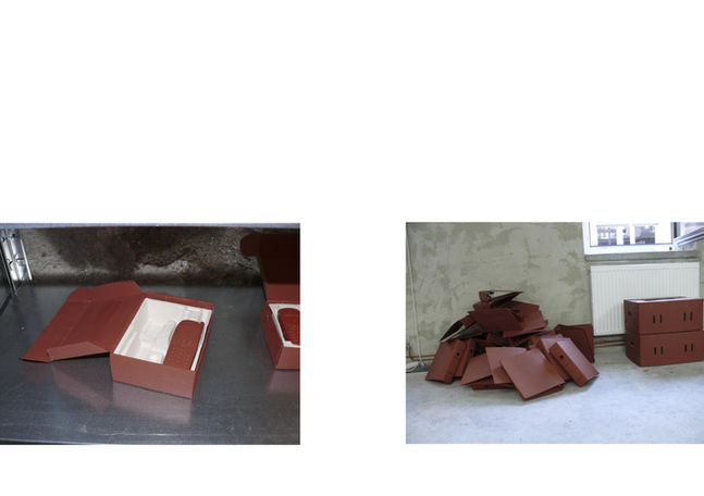 Bilder von Persönlichen Gegenständen die mit Rostschutzfarbe angemalt wurden.
