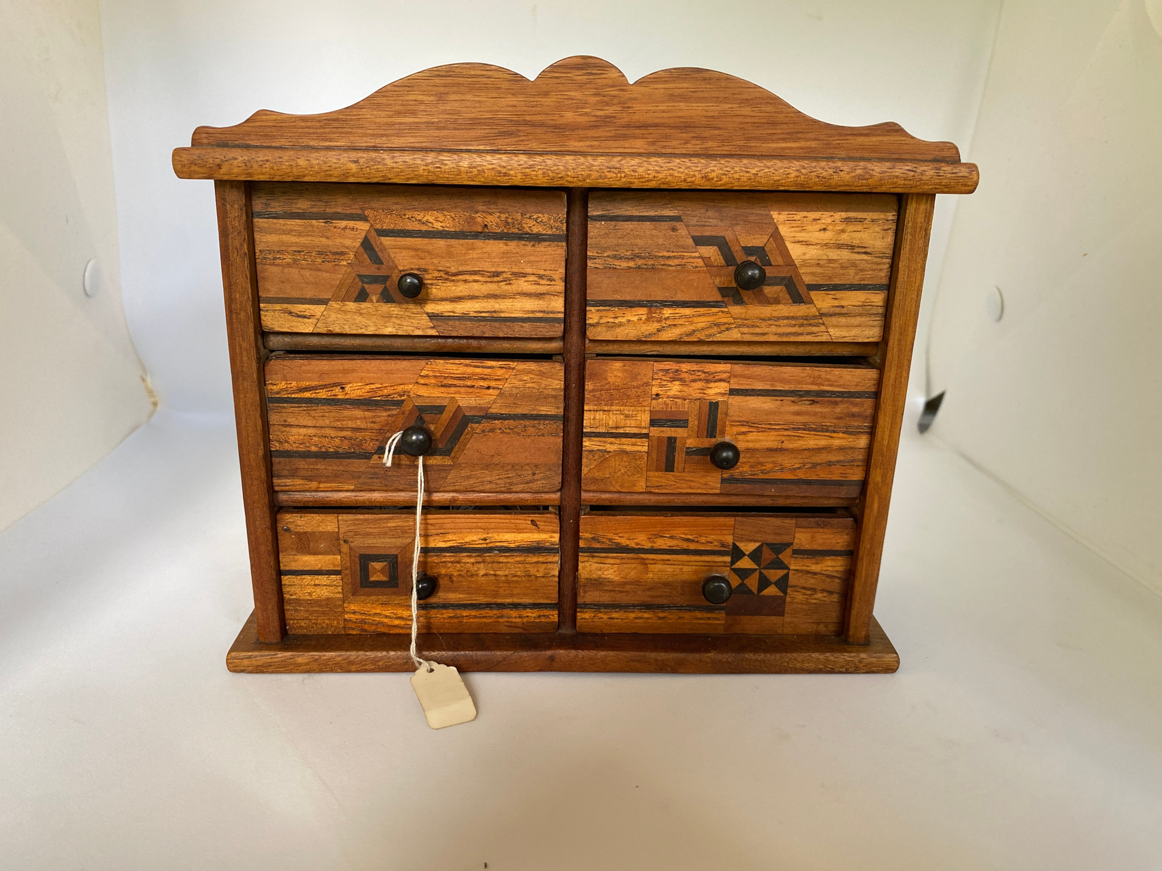 ארונית קטנה לתכשיטים