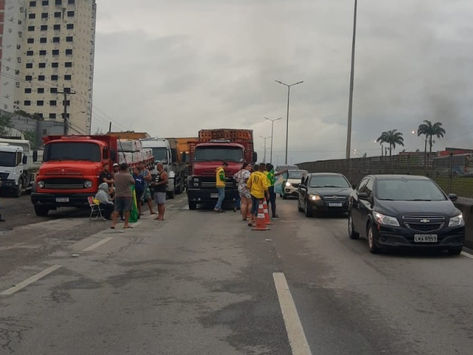 Protesto de caminhoneiros bolsonaristas em Itaboraí tem tiroteio