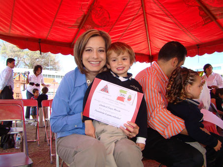 Familia Sandoval Orozco: 18 Años de Compromiso y Crecimiento en IT