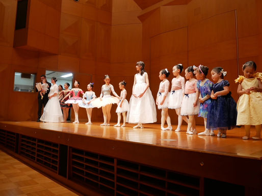 トリリンガルクラス発表会、
あいれふホールで行いました💕