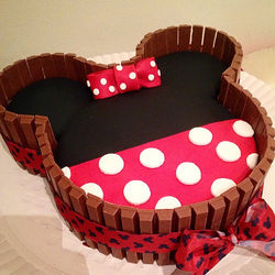Instagram - Bolo super especial para hoje! ❤️ #DiErica #Cake #Minnie #Disney
