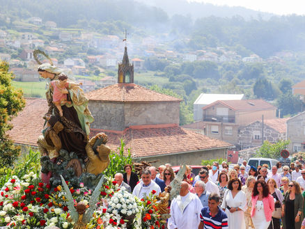 Bueu rendeu homenaxe á patroa dos mariñeiros co regreso da procesión marítima