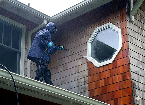 house-cleaning-and-making-it-brandnew_edited.jpg
