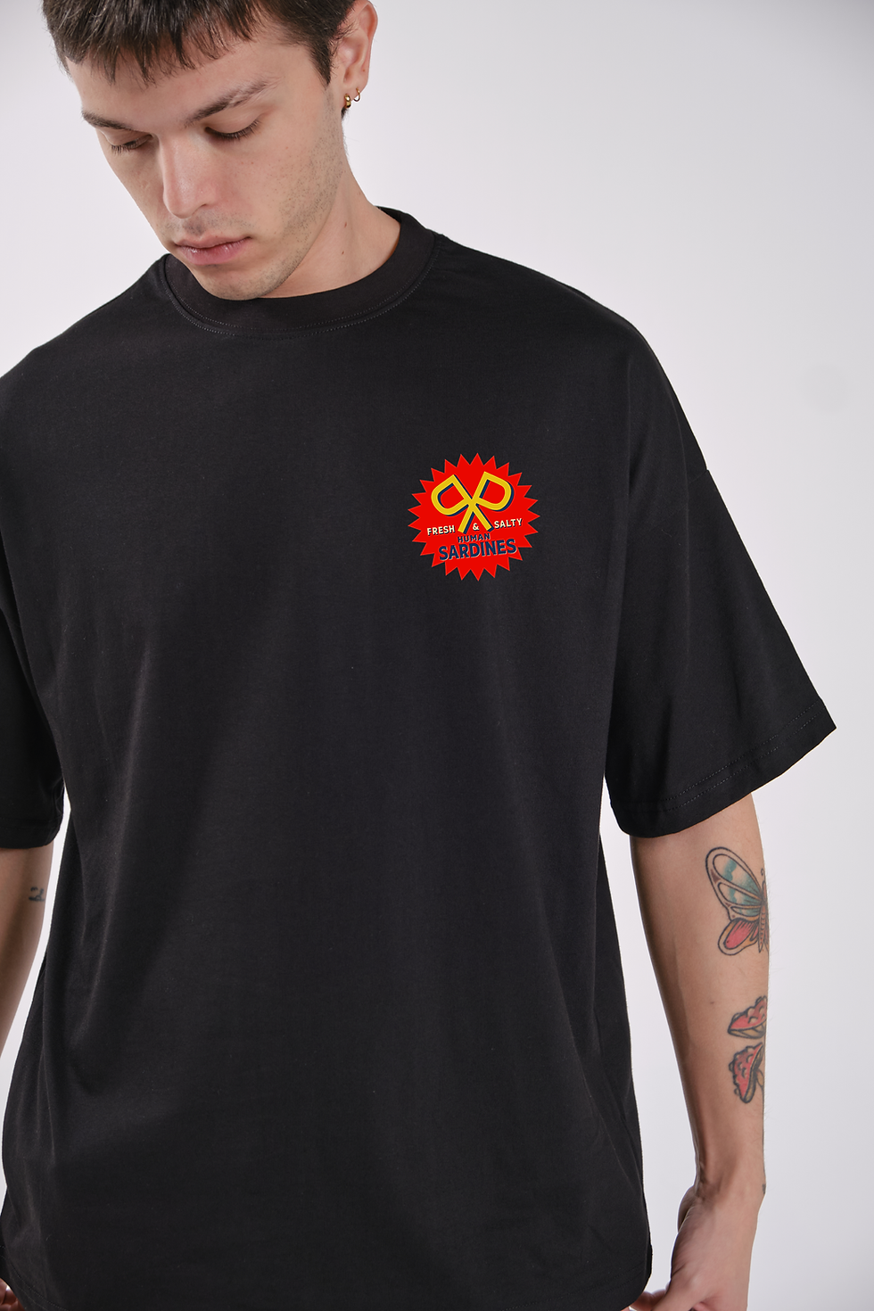 Küçük resim: Polypop "Human Sardines" Oversize Boxy Fit Siyah T-Shirt
