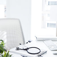 Moderner medizinischer Arbeitsplatz-Praxisschriebtisch