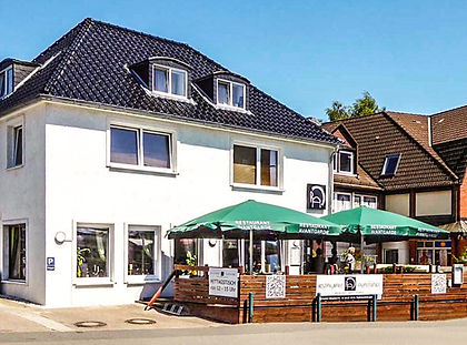 Unsere Außenterrasse an einem sonnigen Tag...