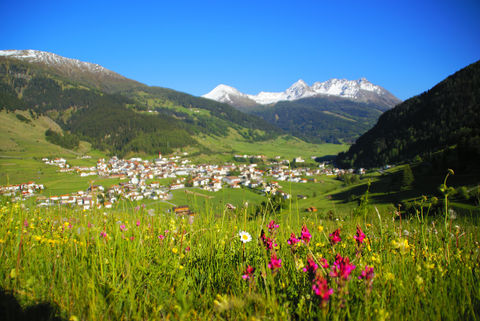 ©-TVB-Tiroler-Oberland-Nauders-Manuel-Baldauf-Sommerlandschaft-Dorf-2007(2).jpg