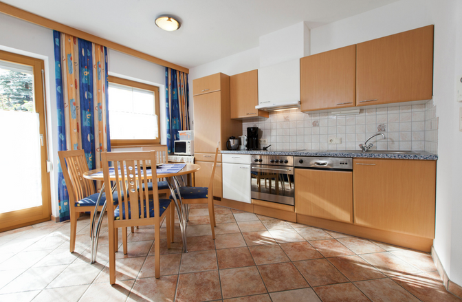 Apart Michl - Ansicht Küche und Esstisch - Ferienwohung Nr. 3