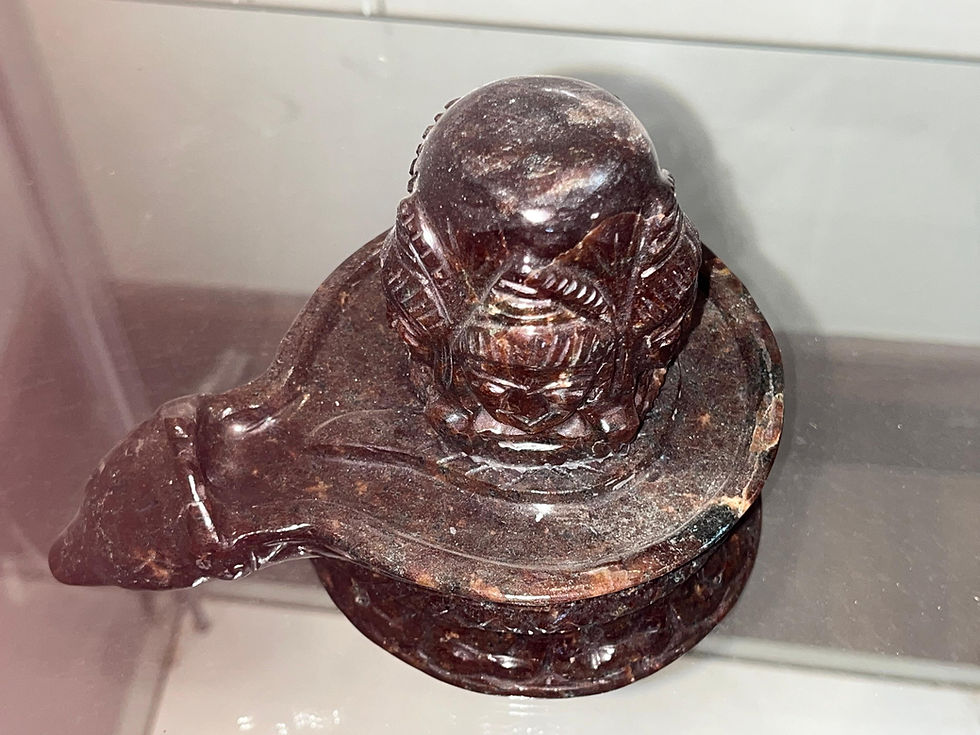 Thumbnail: Shivlinga in garnet