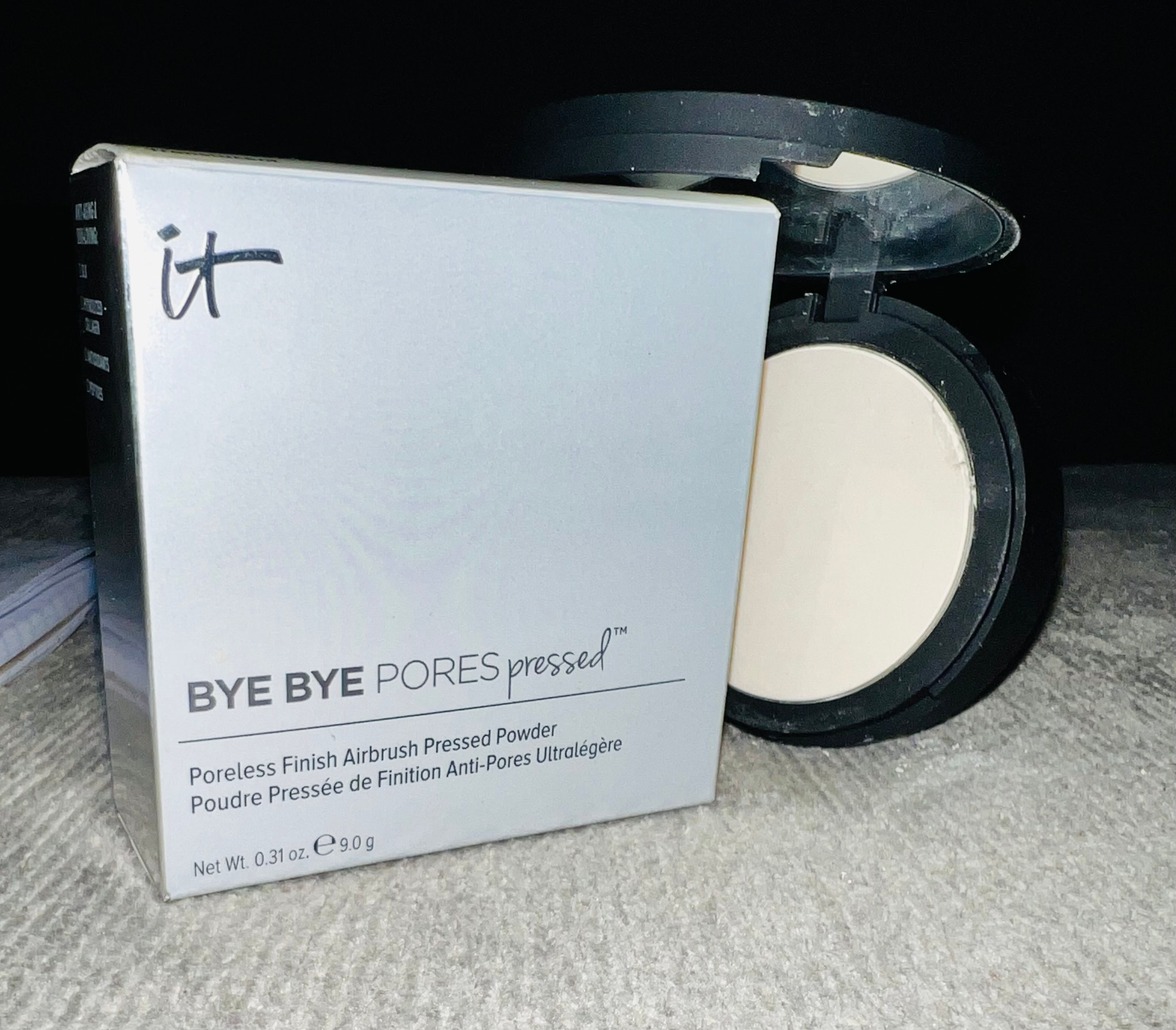 It cosmetics-Bye bye Pores Pressed Powder 