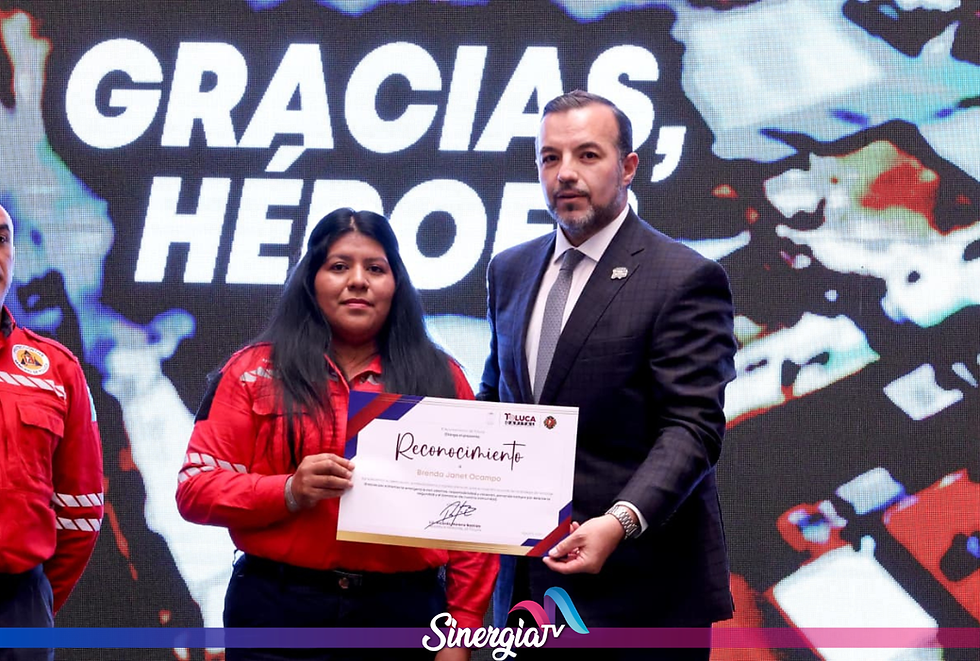 Reconocen labor heroica de Bomberos de Toluca tras sofocar incendio en bodega