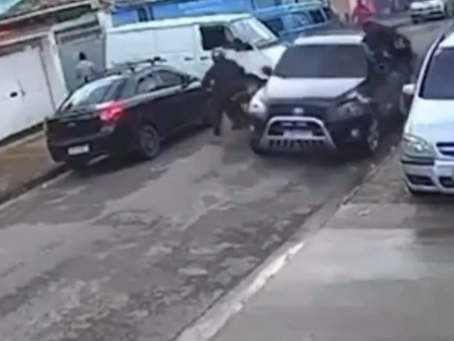 VÍDEO FORTE: Ladrão termina atropelado após vítima reagir a tentativa de roubo