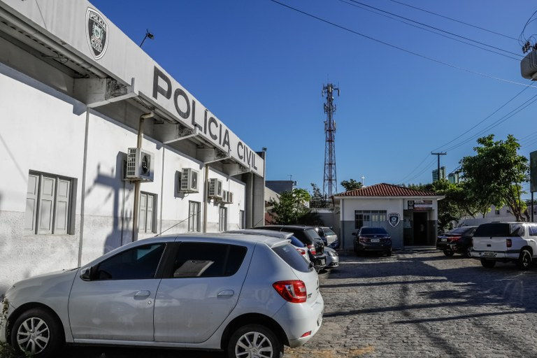 GRANDE PREJUÍZO: Joalheria é furtada em Campina Grande. Dois são presos e um segue foragido