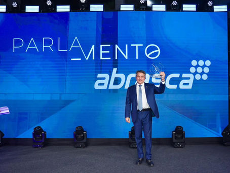 Efraim recebe “Prêmio Valoriza Parlamento” e reafirma compromisso com o setor produtivo