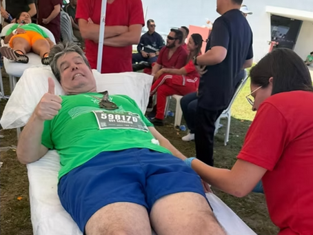 MOMENTO TENSO: deputado Ruy Carneiro Desmaia em Corrida na Capital Paraibana