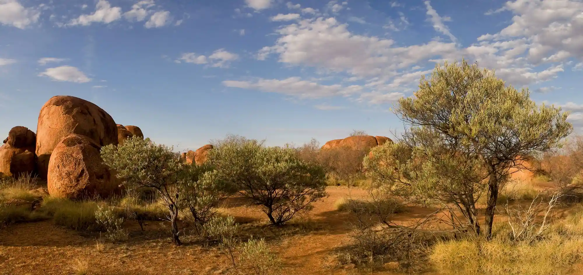 Outback Australien, abenteuerliche Region, rote Erde, weite Landschaft