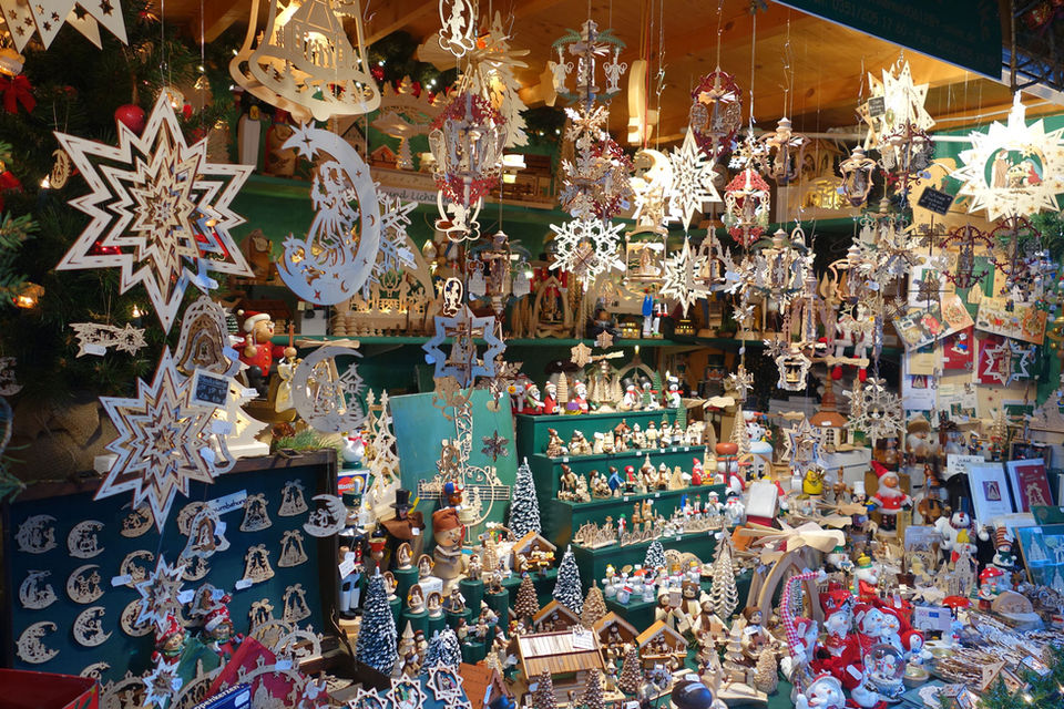 Baumschmuck und Dekoration aus Holz, direkt aus dem Erzgebirge