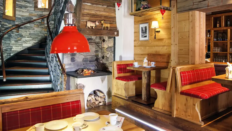 edelweiss Alpenrestaurant Dresden, Essen gehen in Dresden, Restaurant in Dresden an der Frauenkirche, Schweizer Küche, regionale Küche, gemütliches Restaurant Dresden