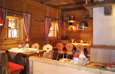 edelweiss Alpenrestaurant Dresden, Essen gehen in Dresden, Restaurant in Dresden an der Frauenkirche, Schweizer Küche, regionale Küche, gemütliches Restaurant Dresden