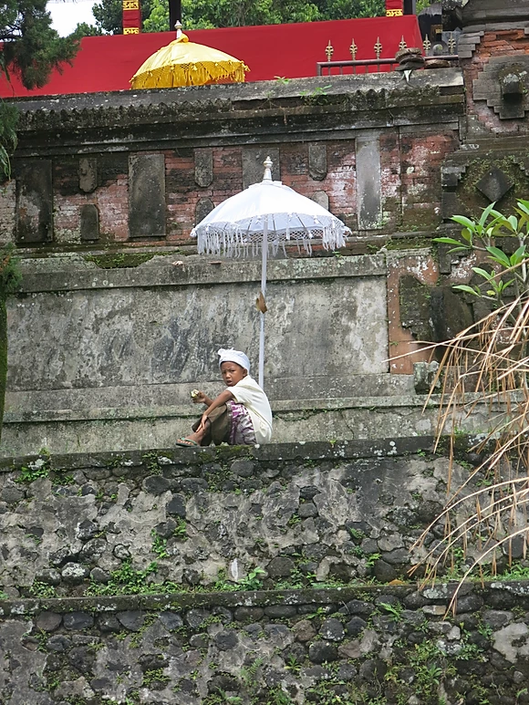 Cérémomie au temple de Sidemen