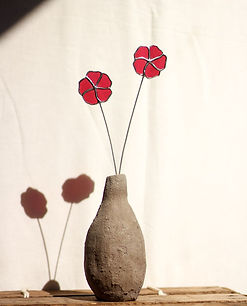 Fleurs éternelle en vitrail dans vase en céramique artisanale