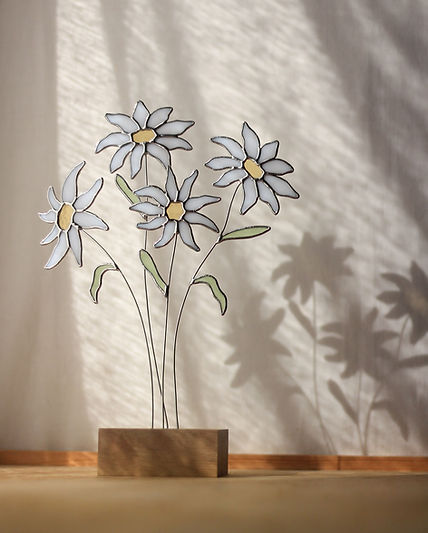 Fleurs éternelle en verre sur socle en bois