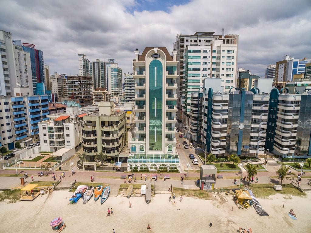 APARTAMENTO A VENDA NA PRAIA
