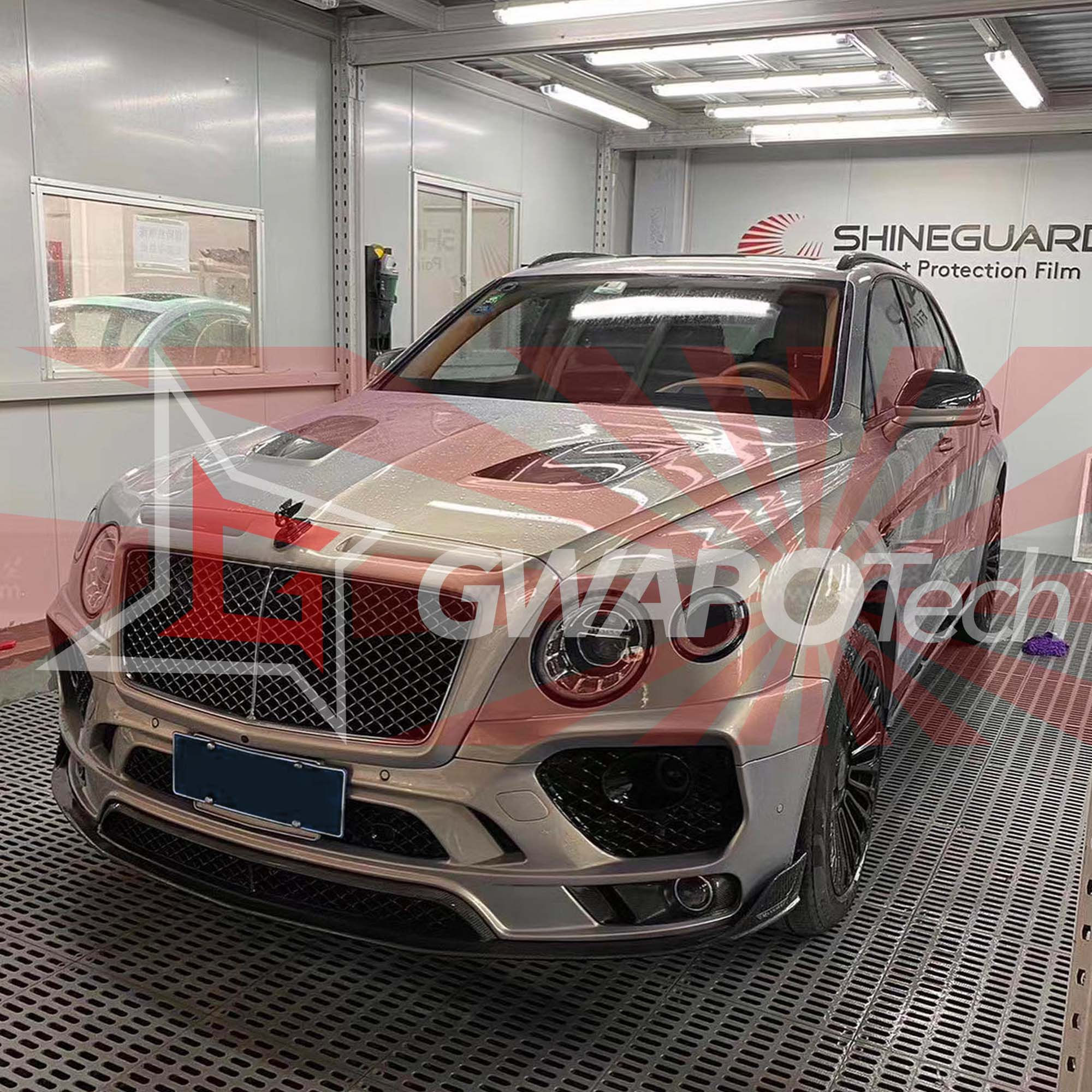 ベントレー ベンテイガ前期対応カーボン・FRP製ワイドボディキット