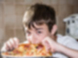 ¿Por qué mi hijo con TDAH come sin parar?