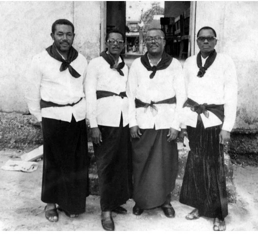 Sawa Men Wearing Sanja